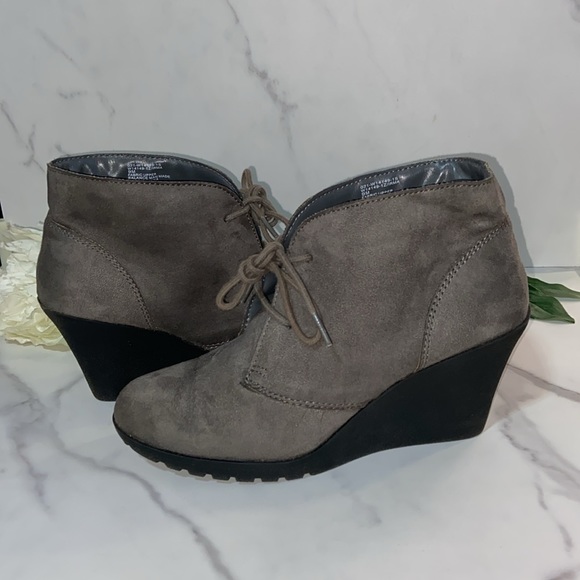 White Mountain Lace-up Oxford  Style Bootie Size 9M - Picture 1 of 17
